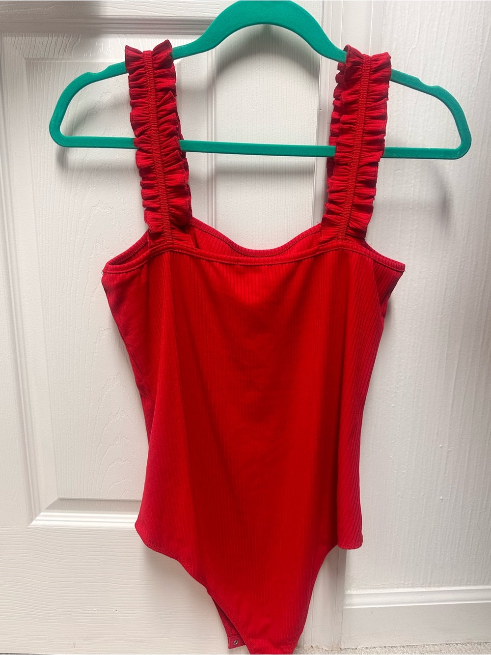 Kaileigh Red Ribbed Ruffle Strap Bodysuit – Size Large - Picture 5 of 7